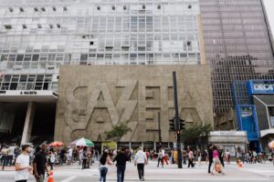 Bazar em Curitiba com roupas a partir de R$ 5