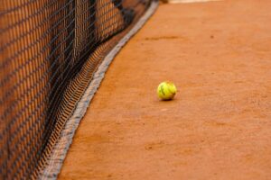 Marcelo Demoliner em ação no torneio de Roland Garros.