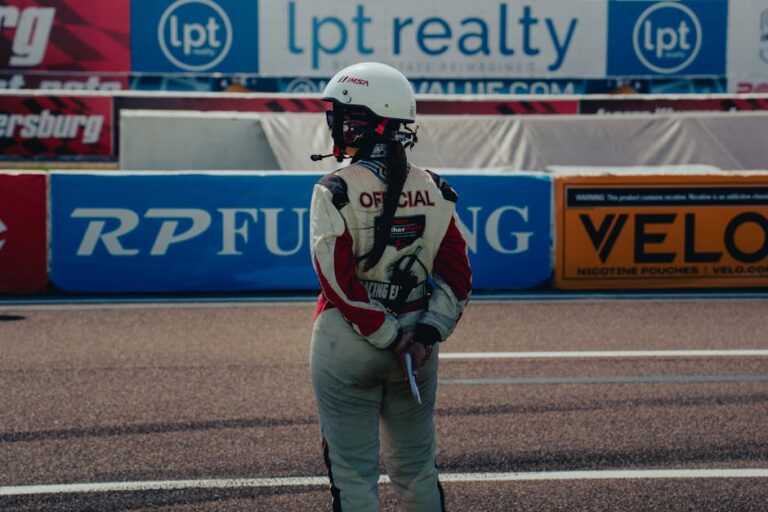 Ronaldinho chapéu Gasly em jogo beneficente em Mônaco