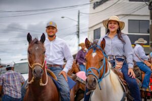 Alberto Cowboy e Priscilla Monroy durante viagem ao Maranhão
