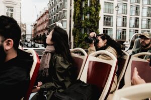 Duda Guerra em sua primeira viagem de ônibus