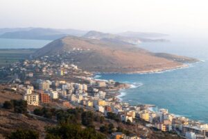 Resort na Albânia e protestos contra o empreendimento