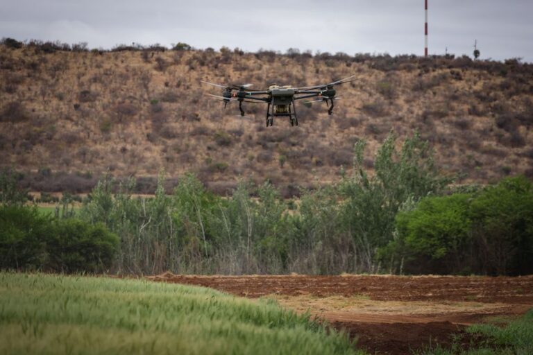 Drones e máquinas melhoram a qualidade de vida dos produtores rurais no Espírito Santo.