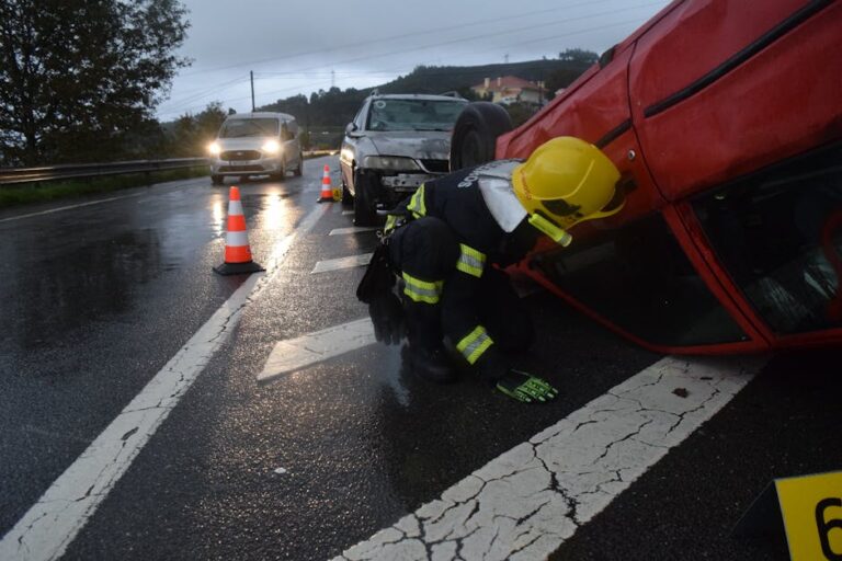 Acidente na Bahia entre van e carro deixa feridos
