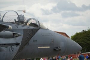 Caças Gripen da FAB em produção no Brasil.