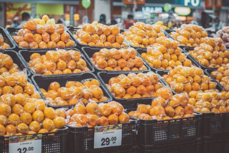 Preço da cesta básica em Rio Branco com aumento em tomate, batata e leite.