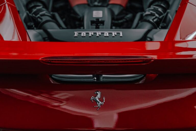 Ferrari SF90 Stradale em destaque