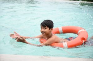 Menino afogado piscina em Campo Grande