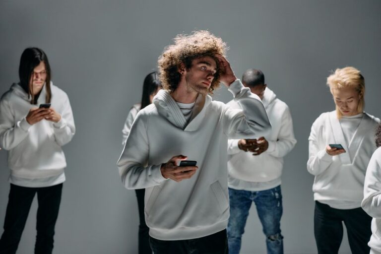 Impacto do vício em redes sociais na saúde mental de adolescentes