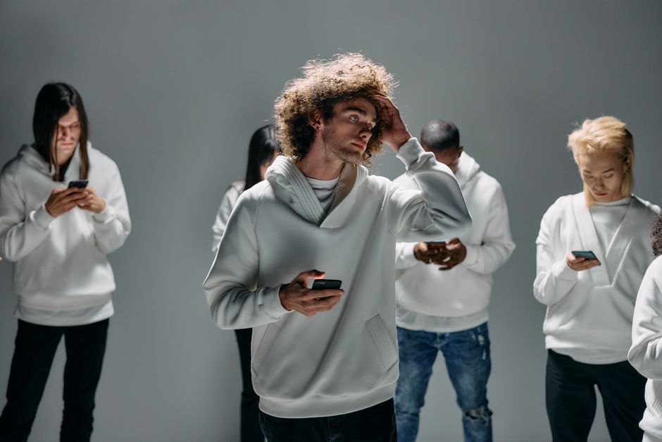 Impacto do vício em redes sociais na saúde mental de adolescentes