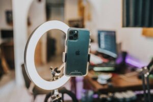 TikTok violação lei e menores de 14 anos