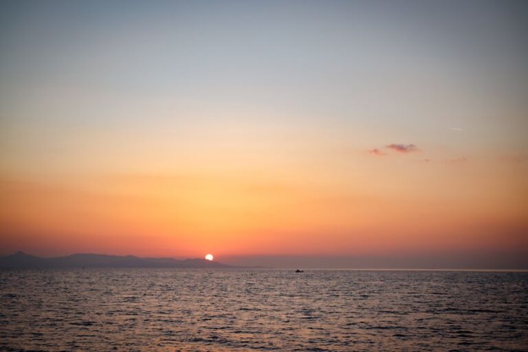 DJ Tommax no Alive Sunset On Board no Rio Negro
