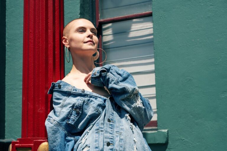 Karina Lucco celebra liberação médica para mudança de visual após alopecia