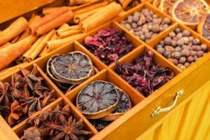 Chás para o inverno com receitas para aquecer e fortalecer a imunidade