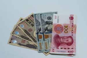 dólar em alta e Ibovespa em queda