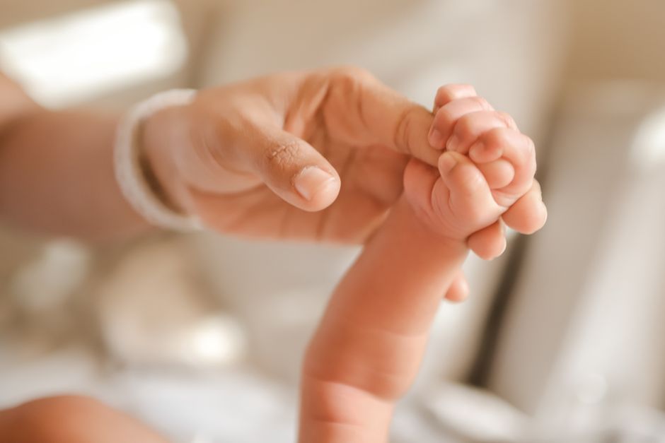 Acompanhamento pós-parto é crucial para a saúde da mulher.