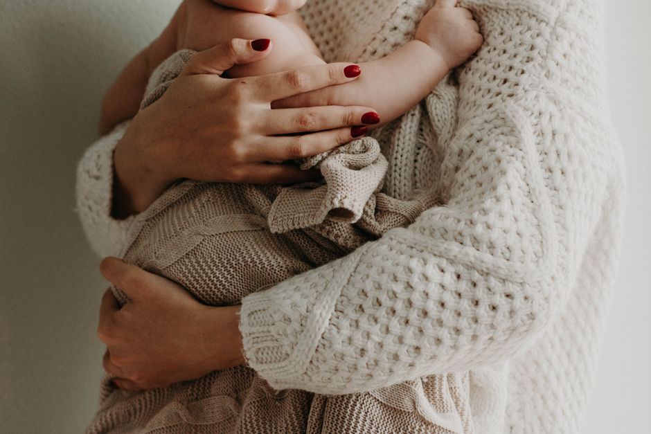 Crianças sentem frio mais que adultos e precisam de cuidados especiais.