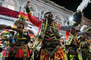Caprichoso e Garantido em missa para o Festival de Parintins 2026