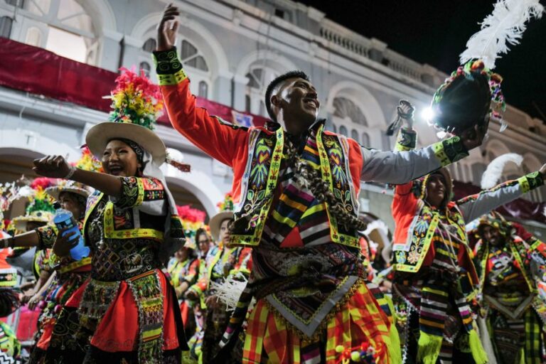 Caprichoso e Garantido em missa para o Festival de Parintins 2026