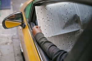 Estatísticas de roubos de veículo no RJ em 2025.