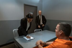 Mulher presa SC confessou execução de homem a tiros