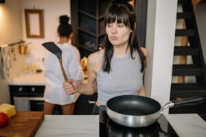 Isis Valverde acusações ex-cozinheira