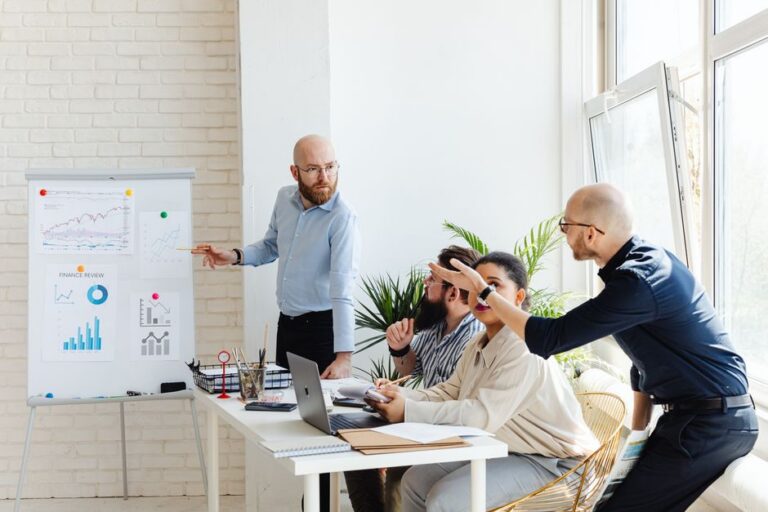 Bolsa que vira cadeira como solução prática para momentos ao ar livre.