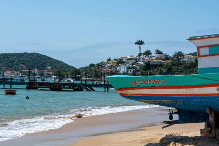 Carolina Dieckmann aproveita dia de sol em Búzios