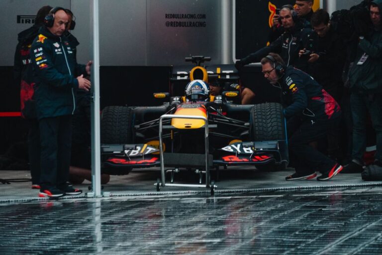 GP da Bélgica com Antonelli, Verstappen e Bortoleto em destaque.