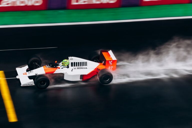Kimi Antonelli se destaca na F1 com sua mentalidade em evolução.