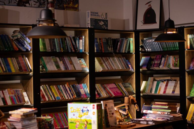 Casa PublishNews Flip 2026 com fila e painéis sobre leitura