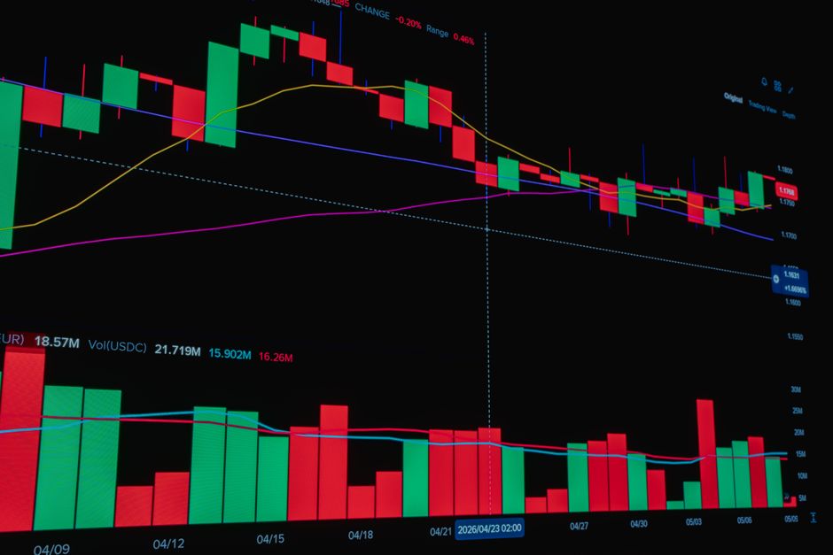 dólar em queda e Ibovespa oscilando