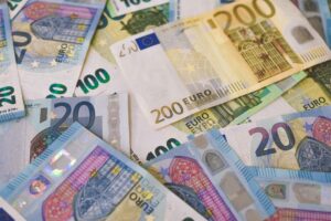 Novas notas de euro com desenhos finalistas